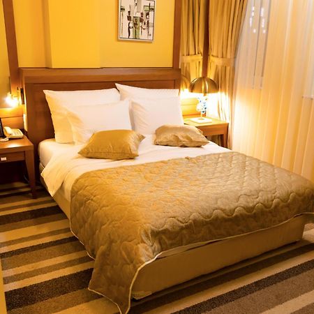 Hotel Ambasador Prishtina Пристина Екстериор снимка