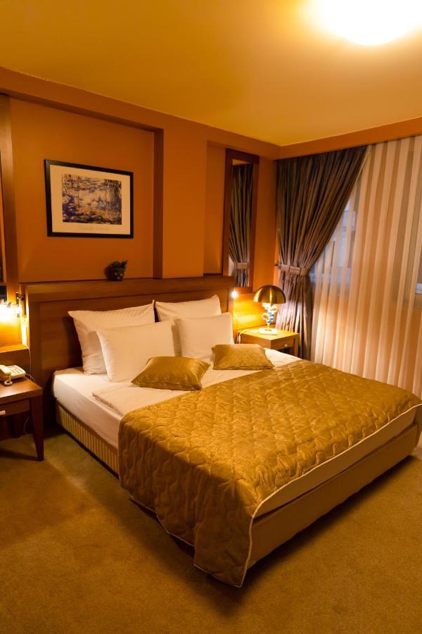 Hotel Ambasador Prishtina Пристина Екстериор снимка