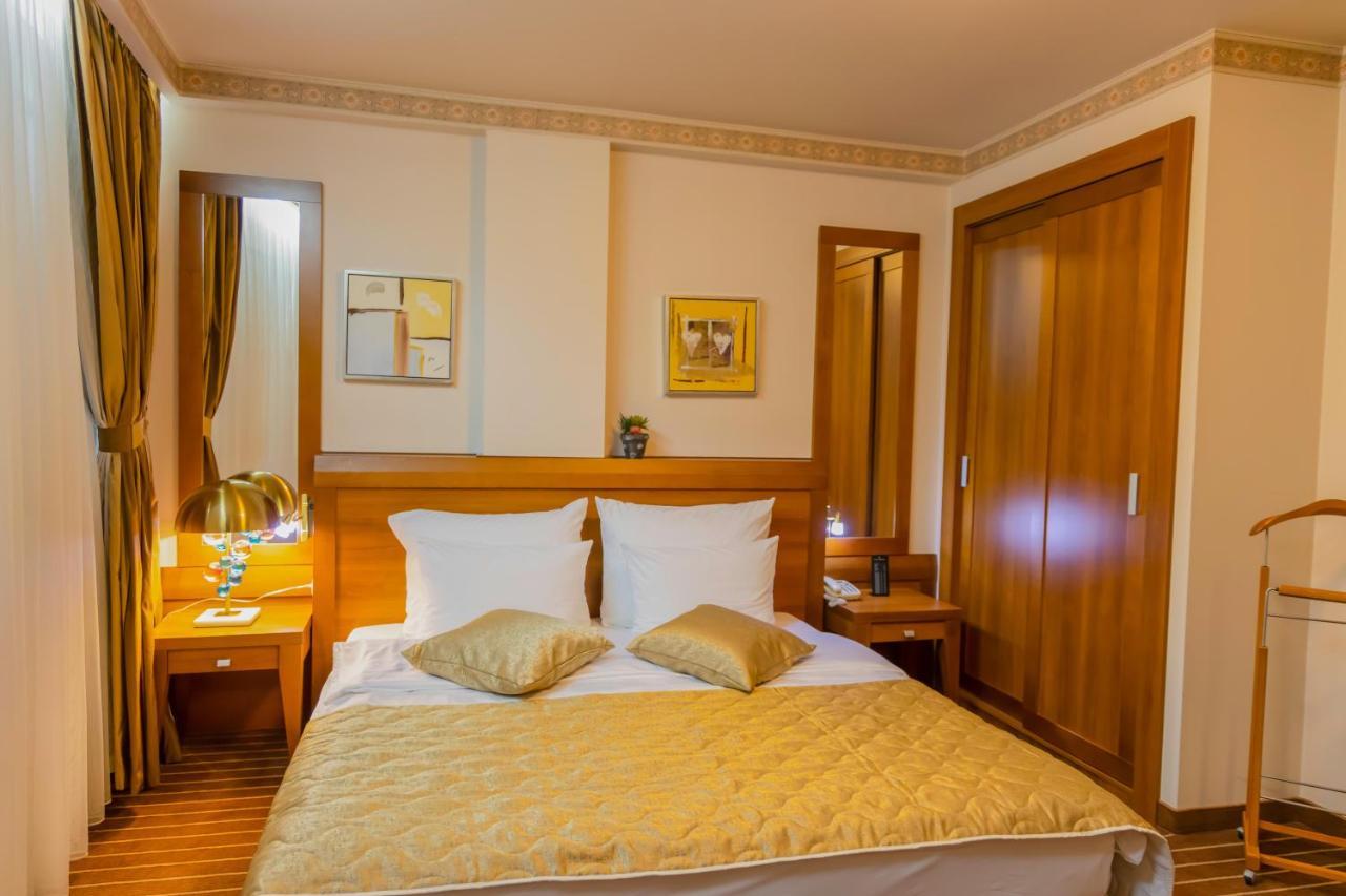 Hotel Ambasador Prishtina Пристина Екстериор снимка