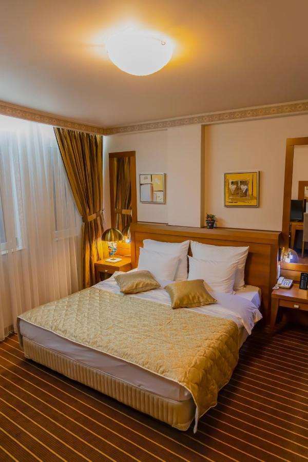 Hotel Ambasador Prishtina Пристина Екстериор снимка