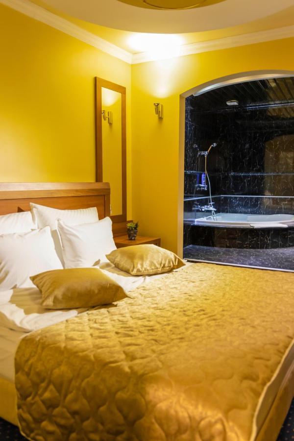 Hotel Ambasador Prishtina Пристина Екстериор снимка