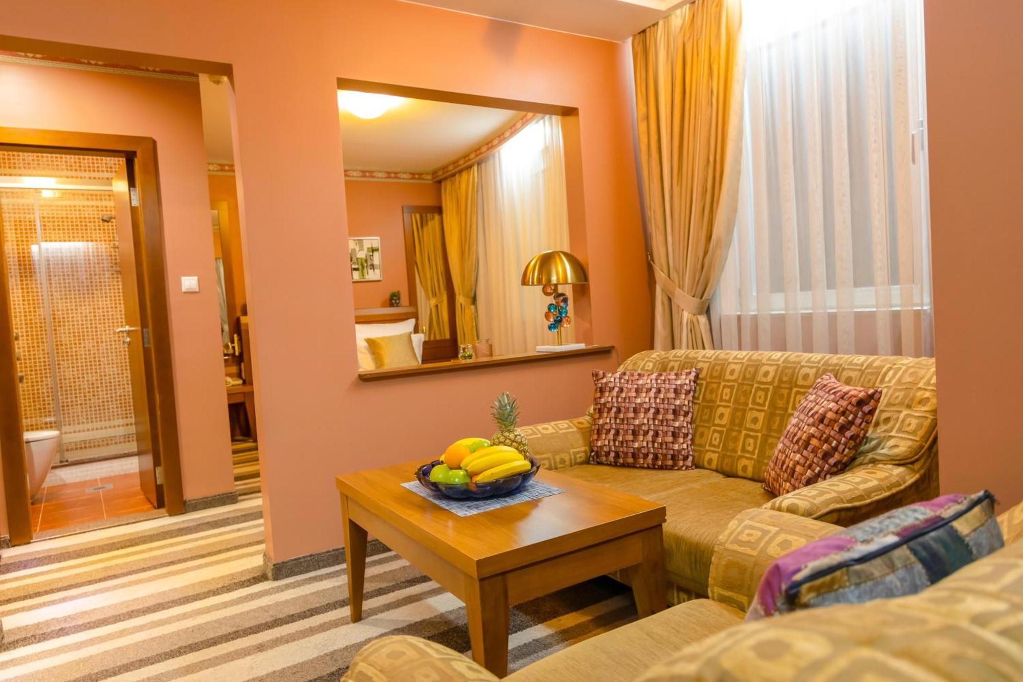 Hotel Ambasador Prishtina Пристина Екстериор снимка