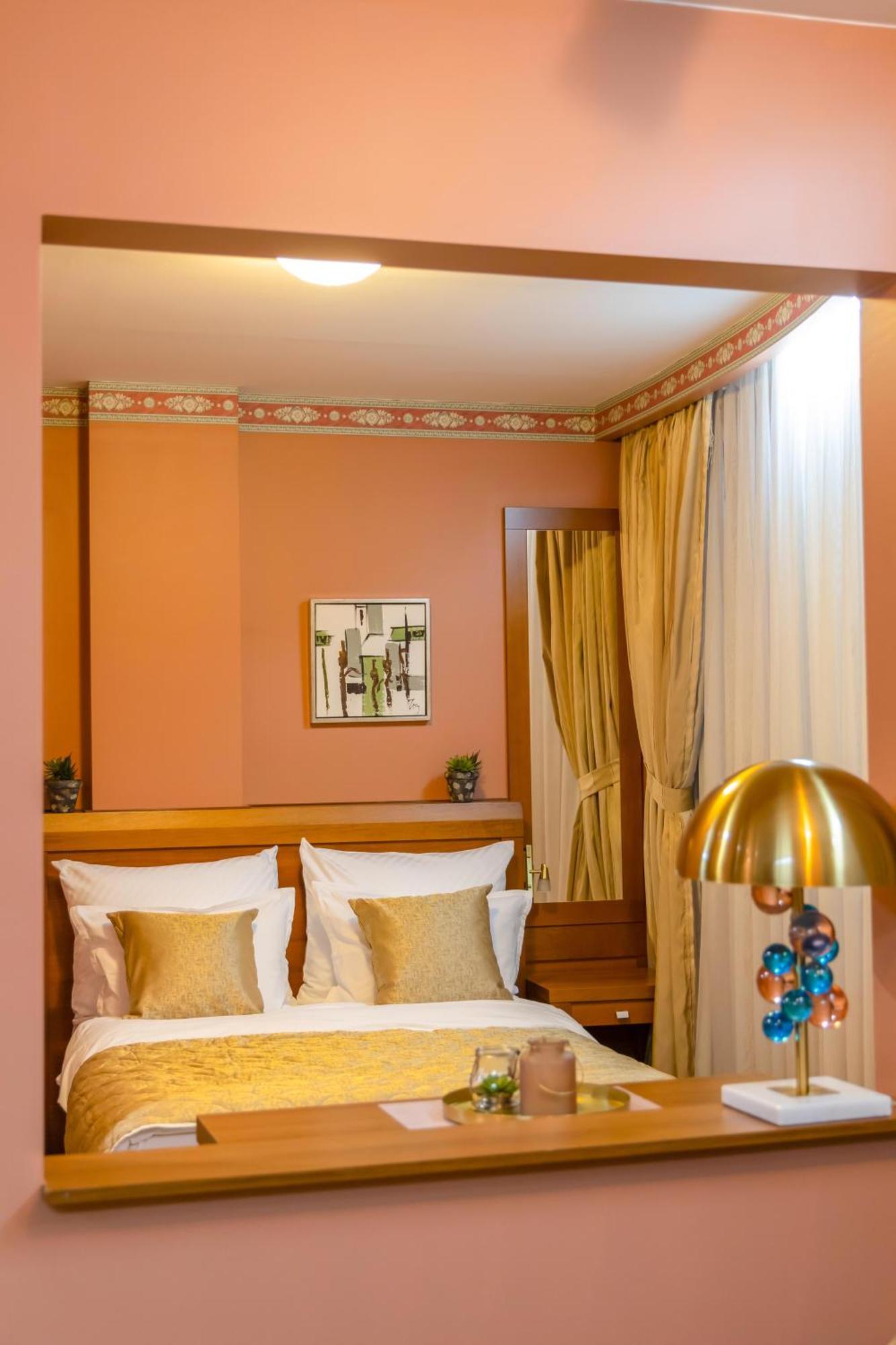 Hotel Ambasador Prishtina Пристина Екстериор снимка
