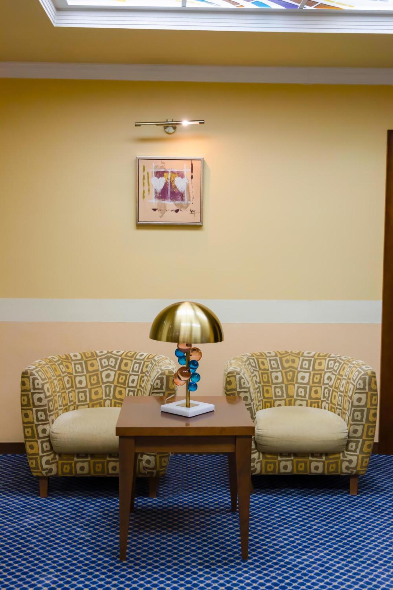Hotel Ambasador Prishtina Пристина Екстериор снимка